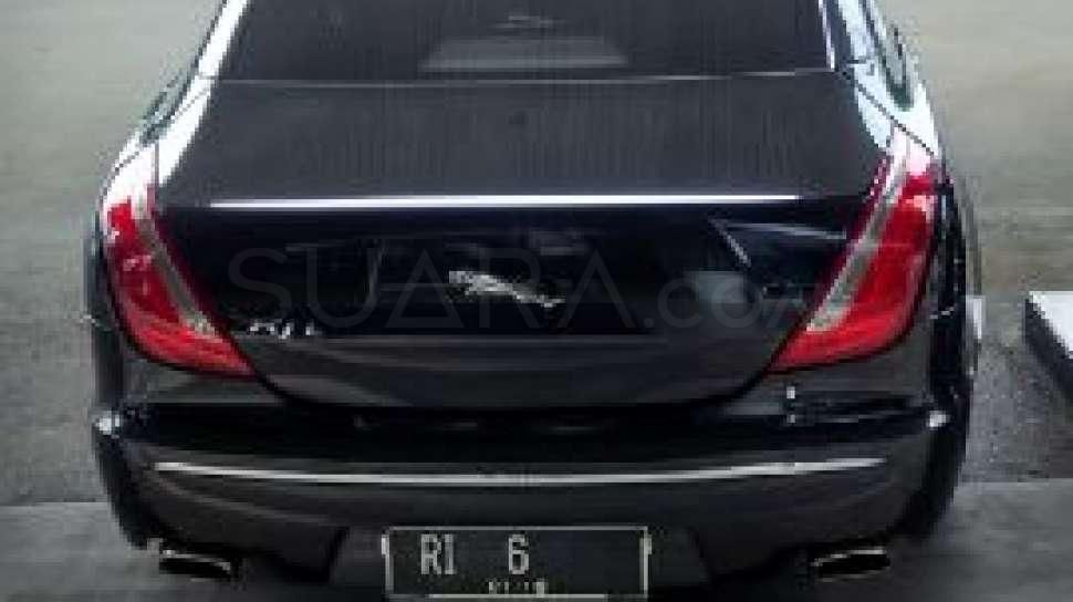 Ada Mobil Jaguar Berplat Nomor RI 6 Terpakir di DPR