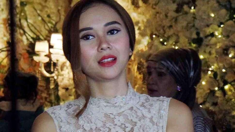 Heboh Video Mesum Mirip Artis, Penyanyi Kepergok Ciuman Hot