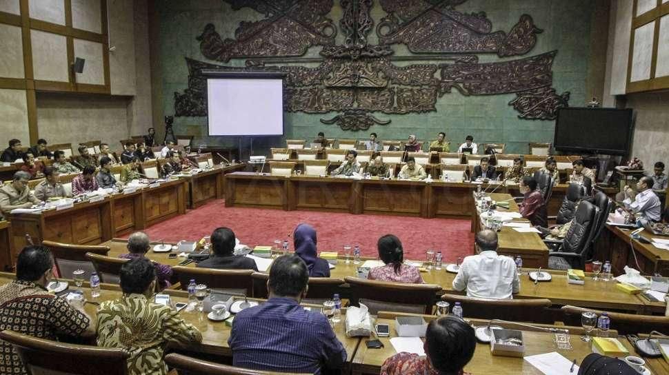 Komisi XI DPR menggelar RDPU terkait RUU Tax Amnesty yang dihadiri Kepala PPATK, Komisioner KPK, serta Irwasum Polri dan Jampidsus Kejagung, Selasa (26/4/2016), di Kompleks Parlemen, Jakarta. [Suara.com/Kurniawan Mas&#039;ud]