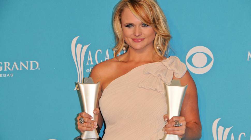 Miranda Lambert Tunangan dengan Lelaki Usia 6 Tahun! 