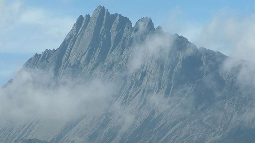 5 Gunung Tertinggi Di Indonesia