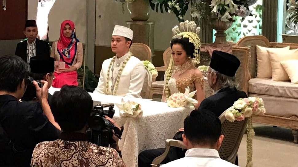 Pernikahan Karina Salim Dan Aldy Primanda Kental Adat Sunda