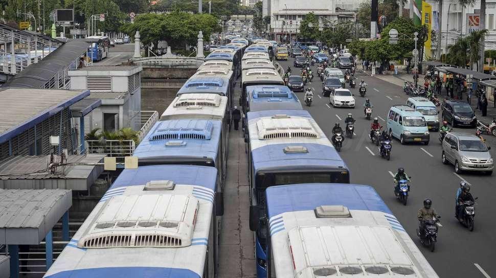 Demo Transjakarta Karena Ketimpangan Gaji Staf Operator Dan Sopir