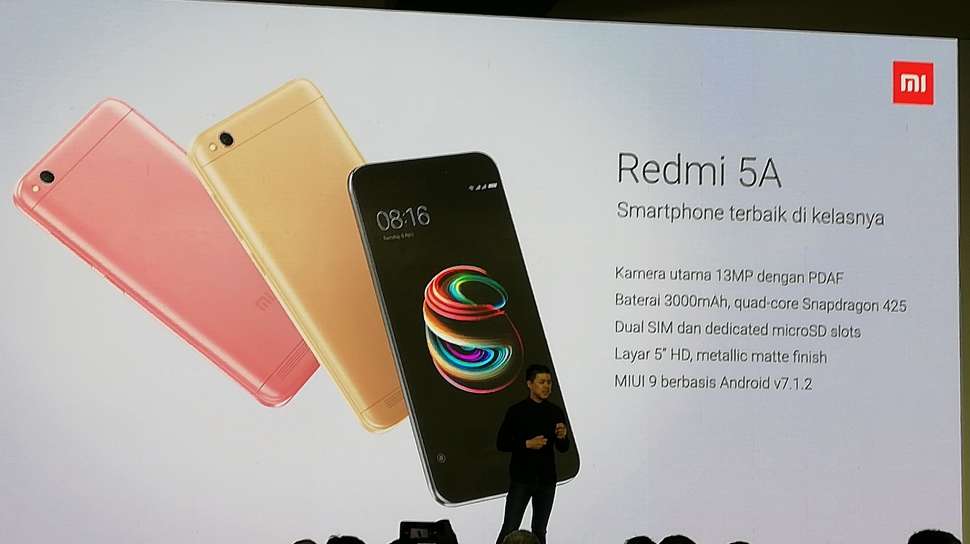 Redmi 12 или redmi 13c. Poco c40 или Redmi 10c. Redmi 10c и poco c40 фото. Как открыть смартфон редми заднюю крышку.