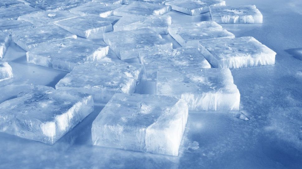 Misteri Bongkahan Es Bentuk DIsk di Tengah Sungai Terungkap!
