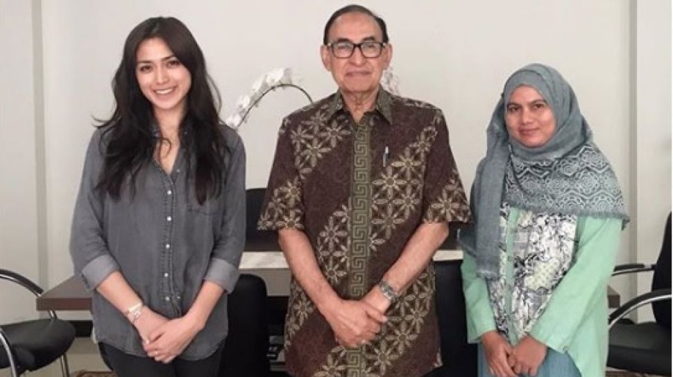 Jessica Iskandar bersama Alwi Shihab. (Instagram)