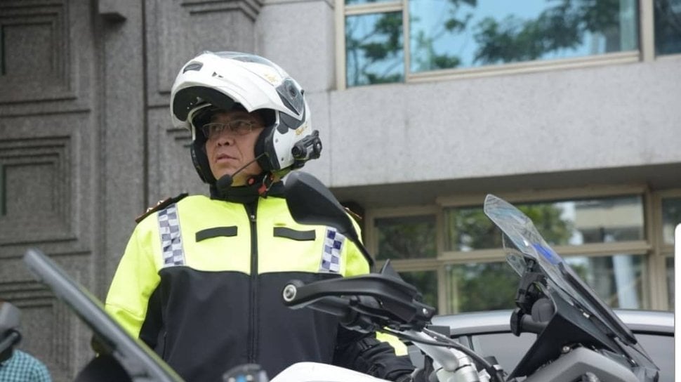 Helm Polisi Indonesia  Dilengkapi Alat Canggih Ini