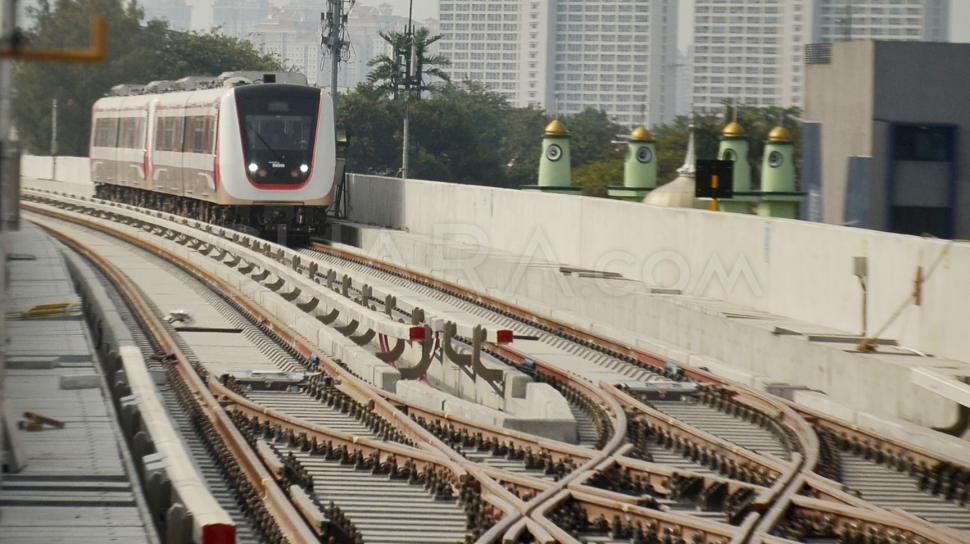 Yuk Keliling Jakarta Naik Lrt