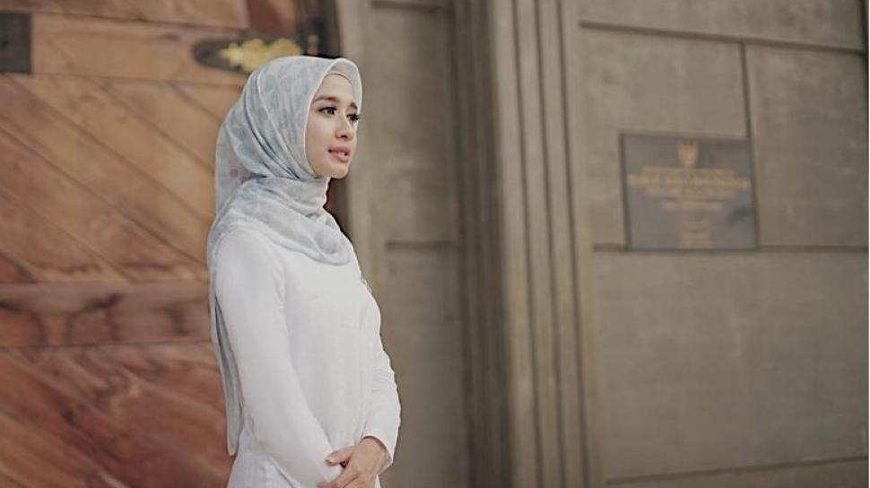 Isu Hamil Laudya Cynthia Bella Unggah Foto Ini Isu Hamil Laudya Cynthia Bella Unggah Foto Ini