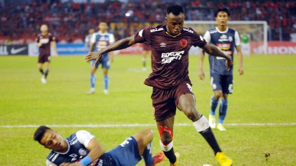 Tundukkan Arema, PSM Tempel Persib di Puncak Klasemen