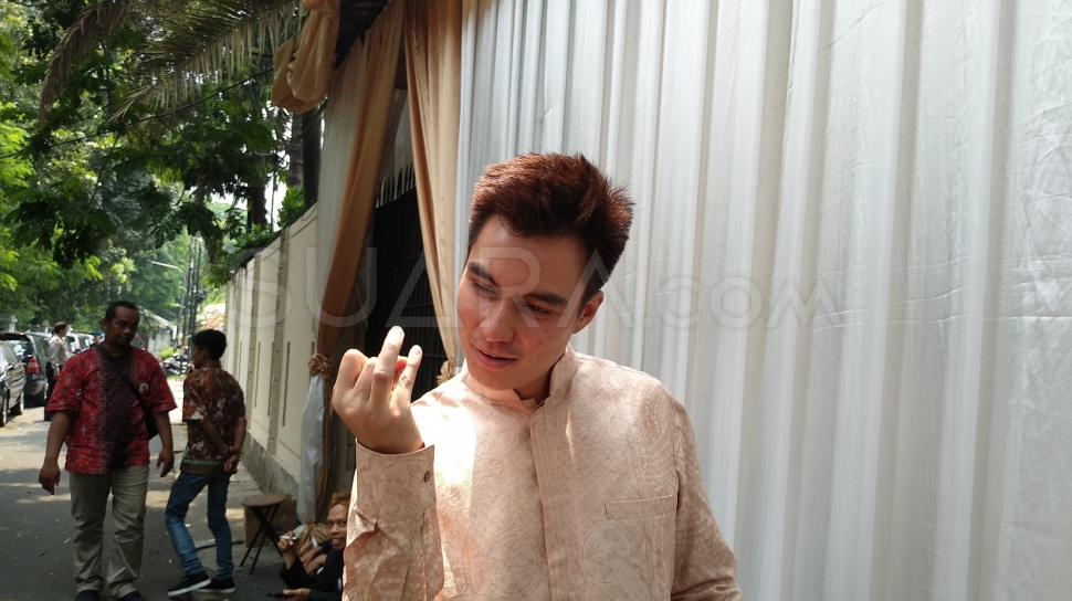 Dicecar Kasus dengan Manajemen Artis, Baim Wong Pilih Ladeni Foto Bareng