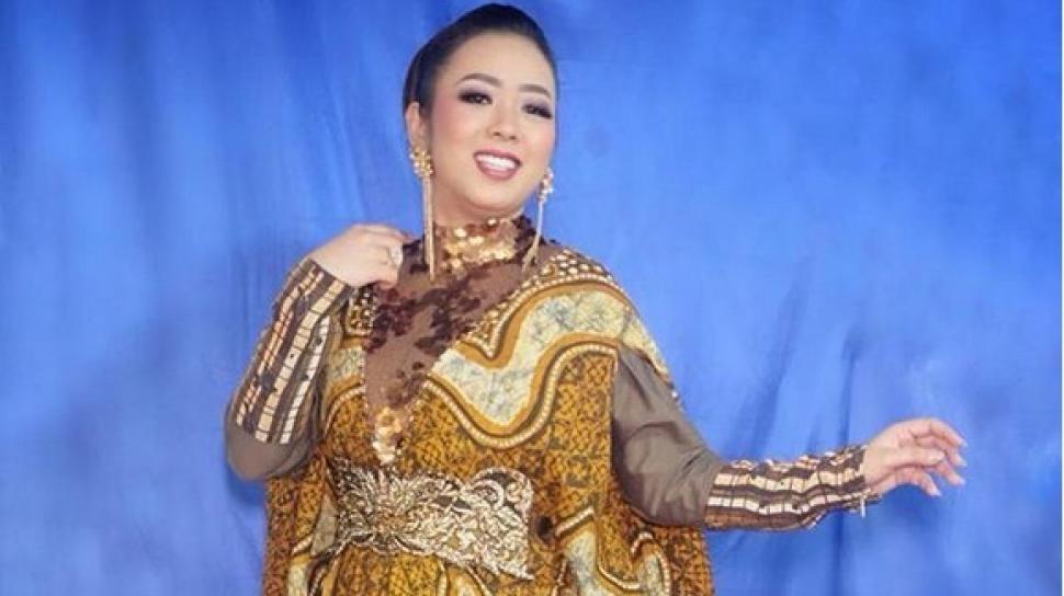 Hari Ibu, Wajah Ibunda Soimah Jadi Sorotan