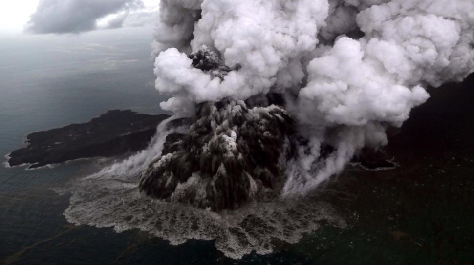 Dentuman Gunung Anak Krakatau Terdengar Di Beberapa Wilayah Ini Kata Ahli