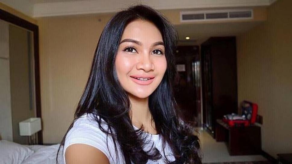 Foto dinda lestari. Artis Prostitusi Indonesia. Maulia.