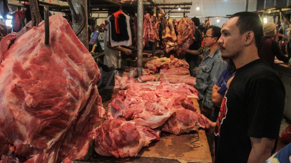 Khawatir Terjadi Penularan Virus, Pedagang Daging Babi di Pinggir Jalan Kupang Ditertibkan