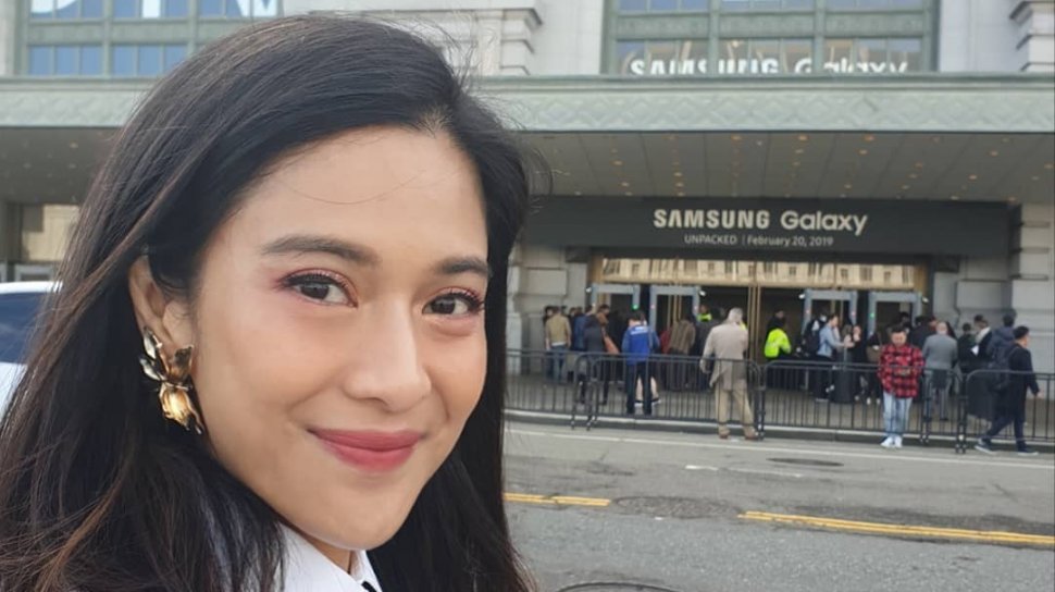 Simpel dan Cantik, Dian Sastro Hadir di Unpacked Samsung Galaxy S10