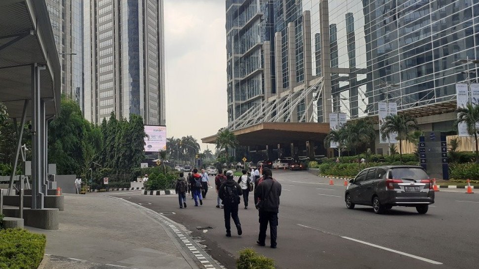 Di Balik Gaya Hedon Karyawan Di SCBD: Korbankan Anak Hingga Kurang Gizi