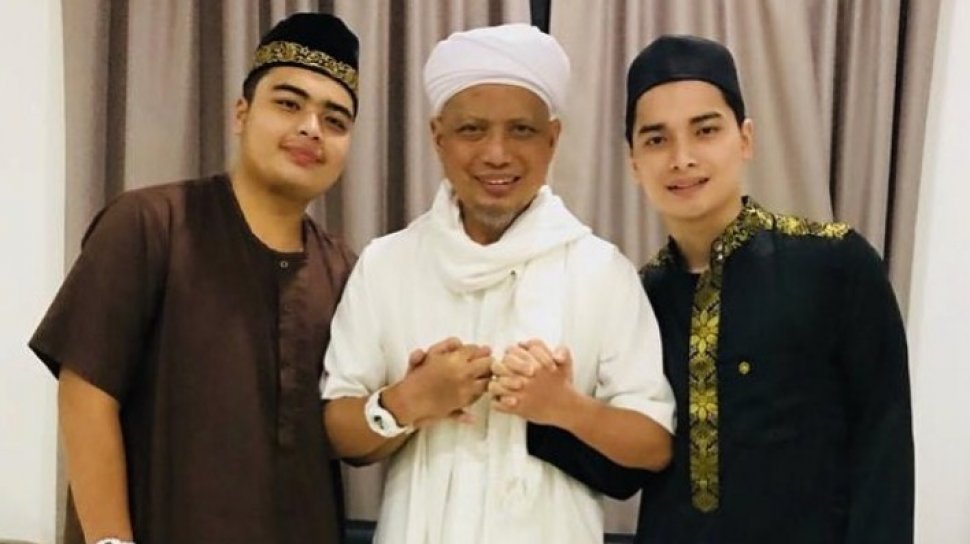 Digugat Cerai Istri Alvin Faiz Minta Maaf Ke Almarhum Ustaz Arifin Ilham