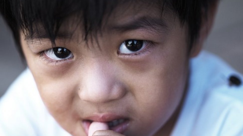 5 Cara untuk Menghentikan Kebiasaan Anak Menggigit Kuku