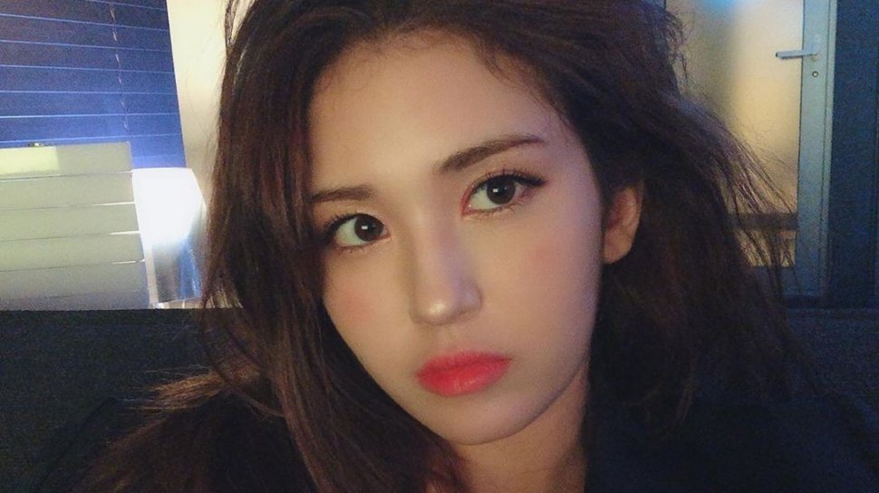 Jeon Somi Painted A Unicorn On Her Louis Vuitton Bag, Netizens Are Envious  - Koreaboo