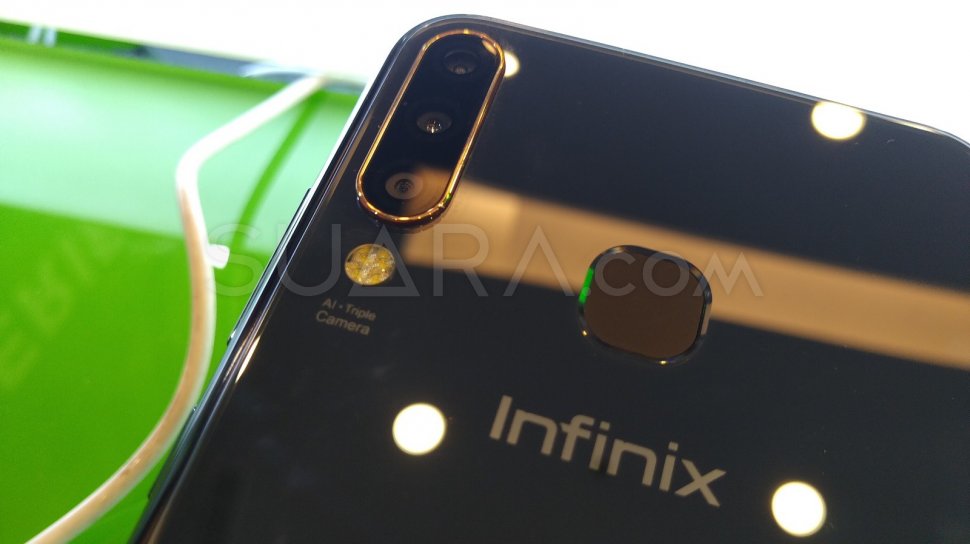 Беспроводная зарядка для infinix 30. Infinix Smart 6 если на камере защитное стекло. Infinix фото задней стороны.
