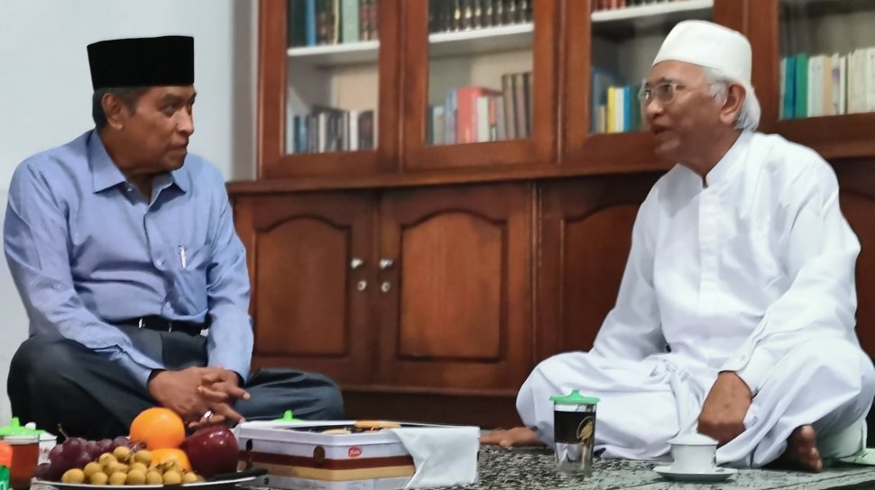 Terekam Adab Tak Terduga Gus Mus Dan Said Aqil Siradj Saat Bertemu