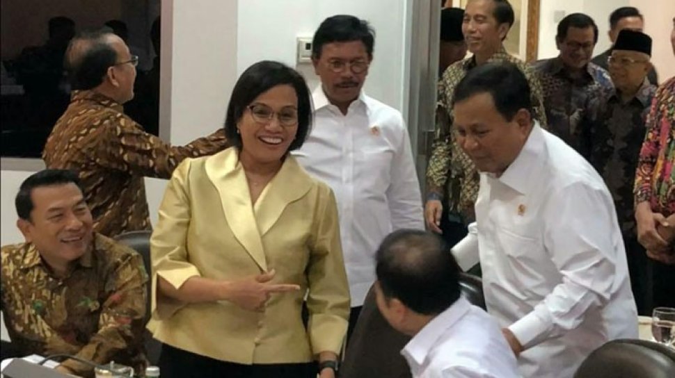 Diajak Foto Sri Mulyani, Prabowo: Harus Baik-baik Nih