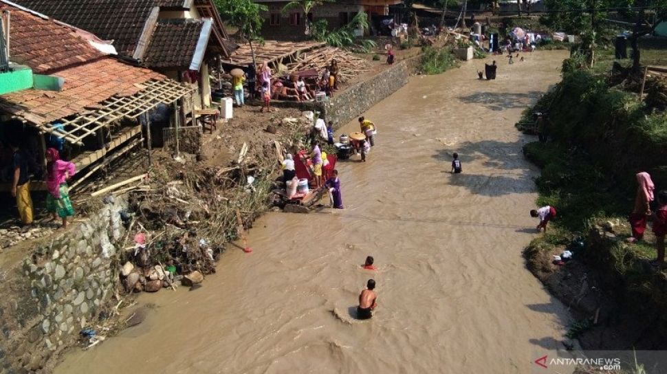 Bupati Lebak Banjir Bandang Akibat Pembalakan dan Tambang Emas Liar