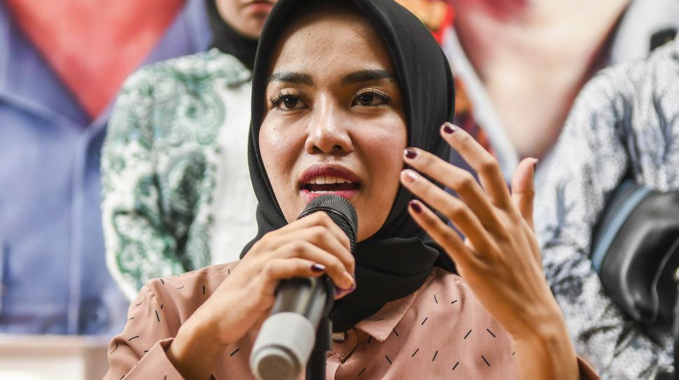 Medina Zein Dituding Permainkan Hijab, Pengacara: Dia Tidak Labil!