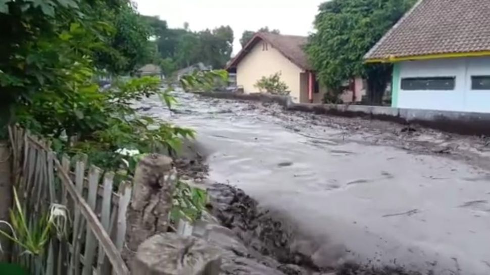 Hujan Deras di Gunung Suket, Banjir Bandang Landa Kawasan Kecamatan