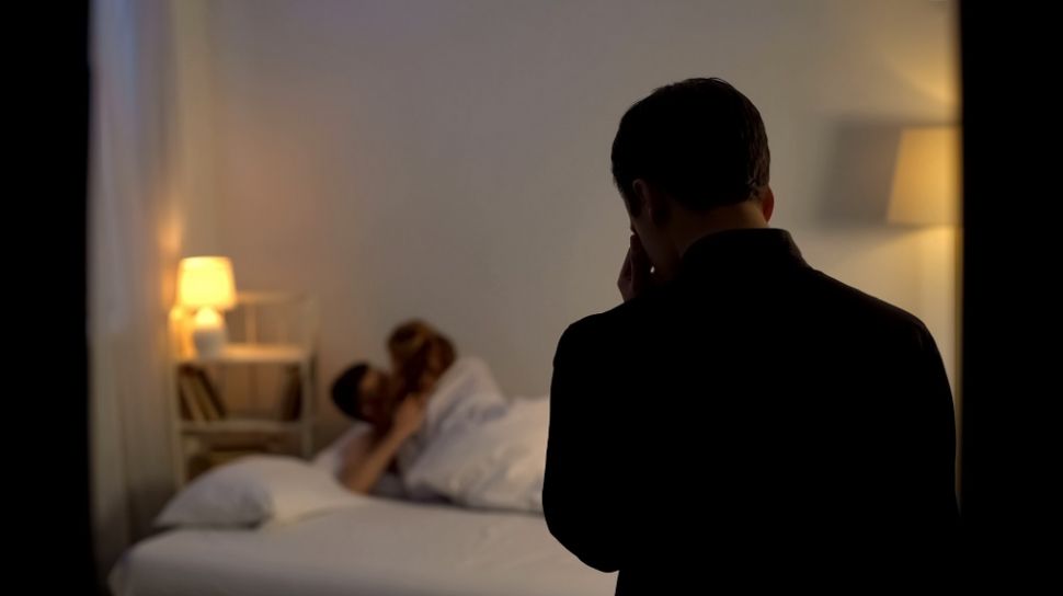 Ketahuan Maen Sex Dgn Ibu - Curiga Suara Berisik di Rumah, Pria Ini Pergoki Istri Selingkuh ...
