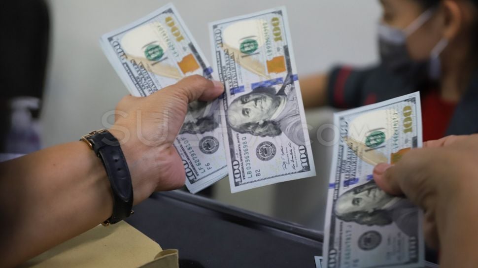 Dolar AS Makin Kuat, Harga Emas Kian Melorot