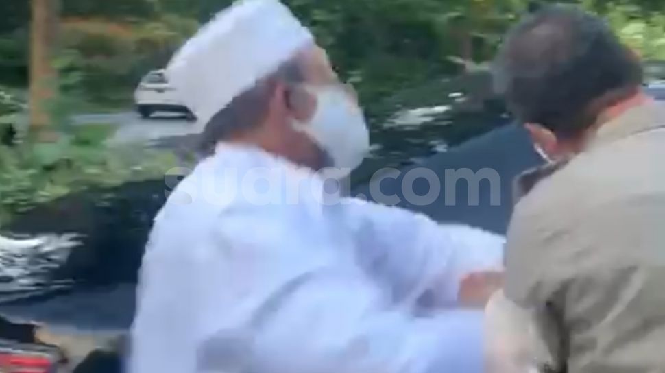 Usai Viral Satpol Pp Peninju Habib Umar Assegaf Dihadiahi Umrah Gratis