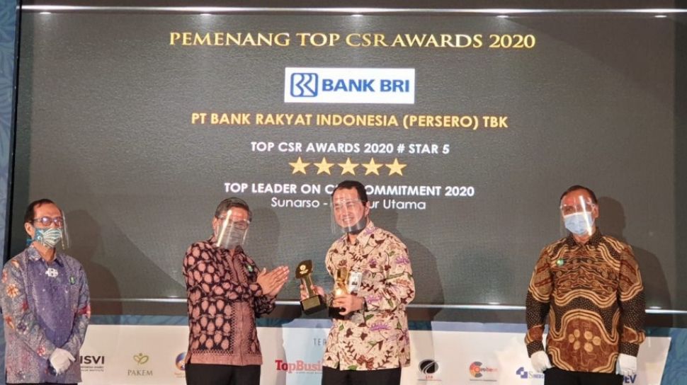 VP CSR BRI, Zainuddin Thalib menerima 2 penghargaan di ajang TOP CSR yang diselenggarakan di Jakarta, Rabu (29/7/2020). (Dok : BRI)