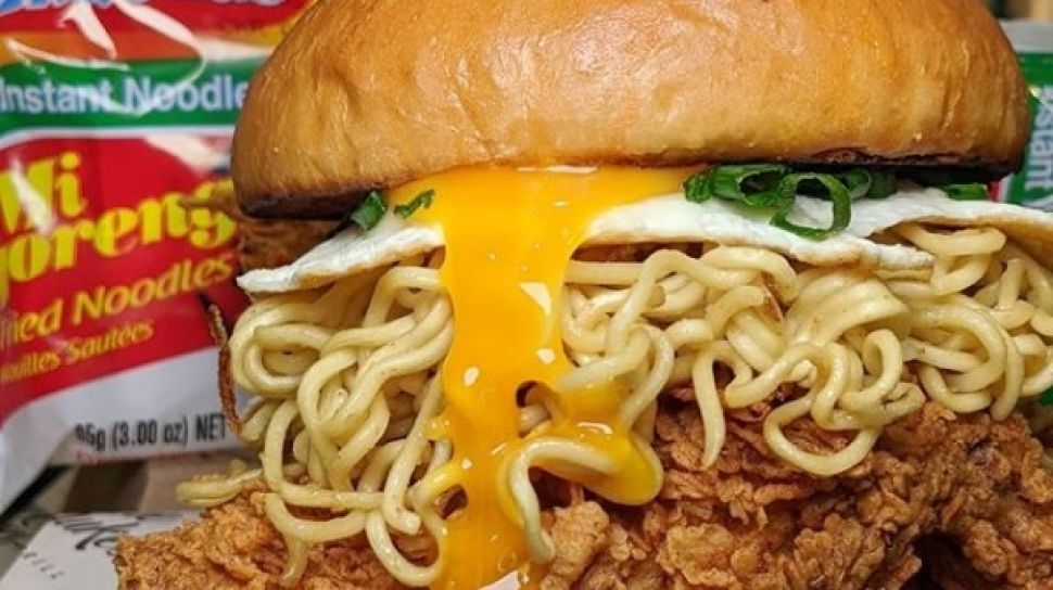 Viral Burger Isi Indomie Goreng dan Fried Chicken, Beli di ...