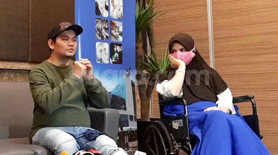 2 Liter Cairan Di Paru Disedot Istri Indra Bekti Boleh Pulang Dari Rs