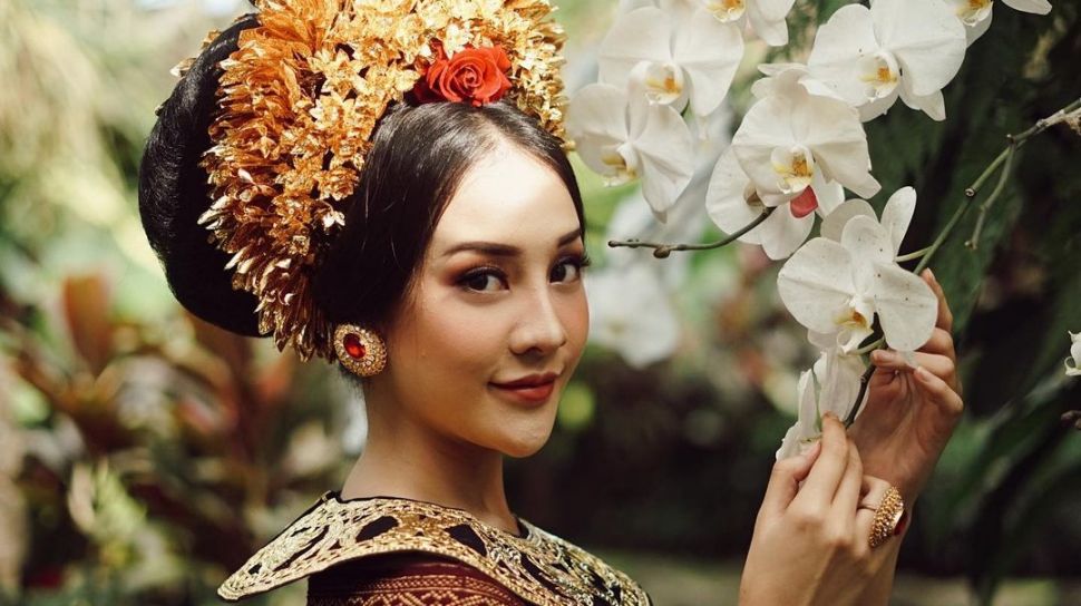 Romance Anya Geraldine Gave Flowers To Rings For Her Boyfriend