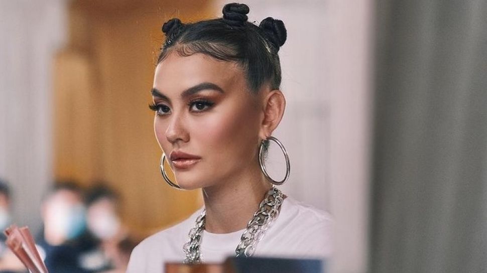 Agnez Mo Pamer Punya 194 Piala Kaya Gini Diberitain Ngapa Agnez Mo Pamer Punya 194 Piala Kaya Gini Diberitain Ngapa