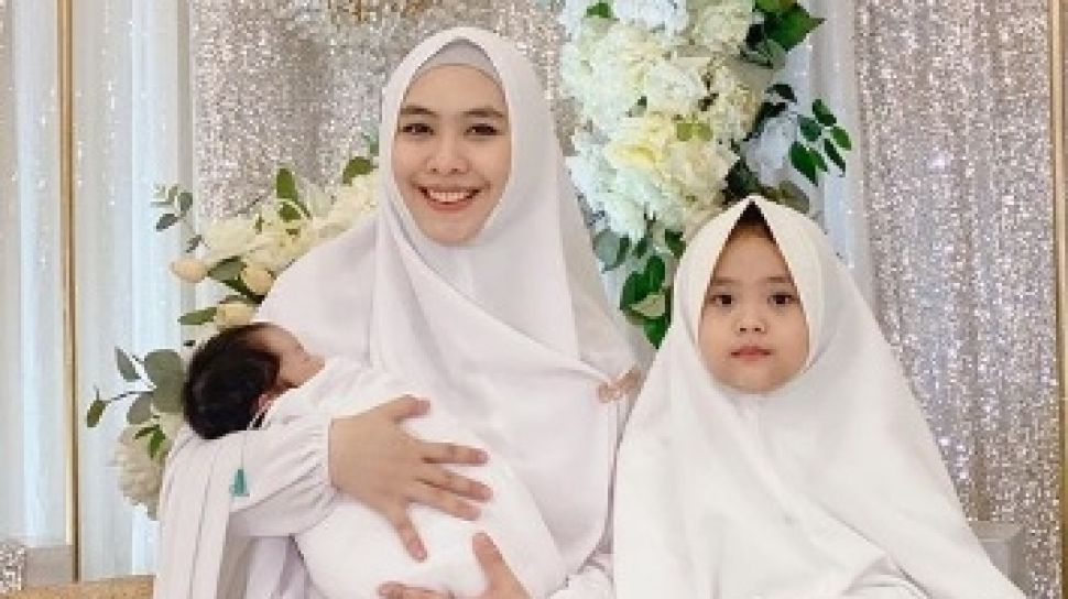 Usai Alami TTN, Bayi Oki Setiana Dewi Kini Masih Pakai Selang