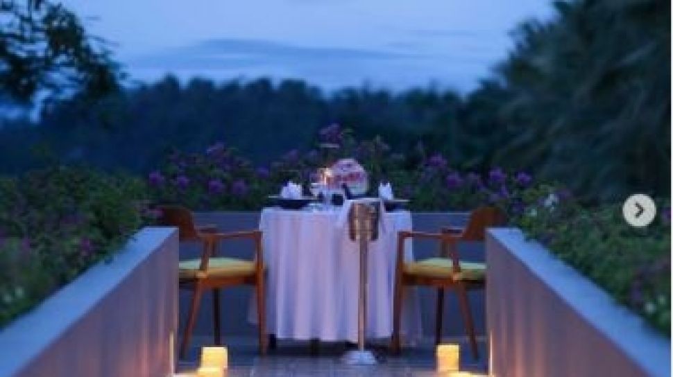 Chef Arnold dan Istri Dinner Romantis di Resort Mewah Bali, Segini Tarifnya