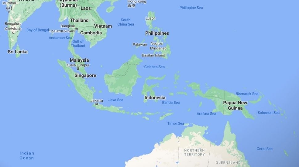 Secara geografis wilayah indonesia terletak di antara dua samudra yaitu ….