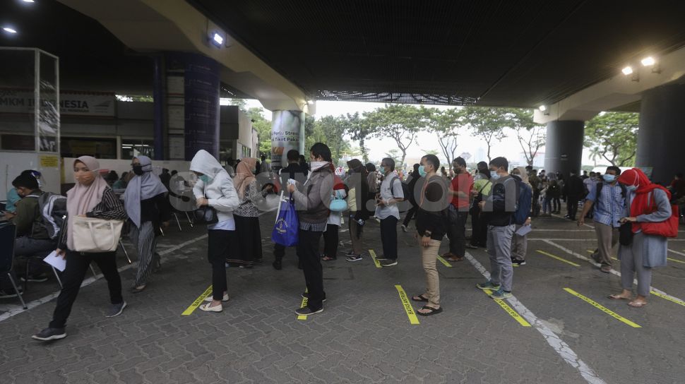 Hari Ketiga Antrean Rapid Antigen Di Stasiun Gambir Lengang