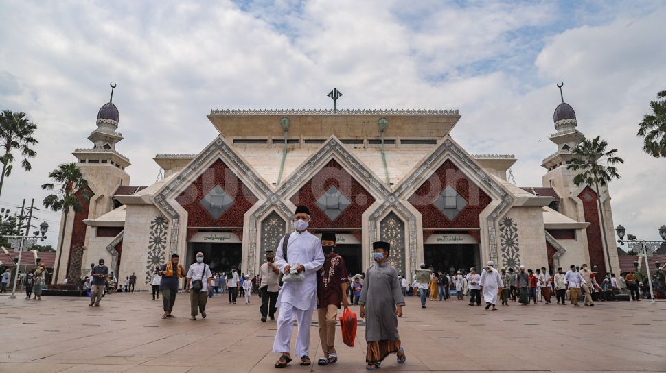 Doa Masuk Masjid Terlengkap Dan Artinya