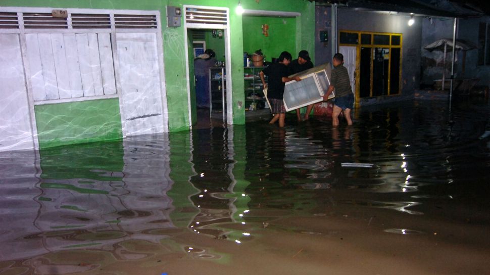 Ratusan Rumah Terendam Banjir di Tegal – Radio Suara Salatiga