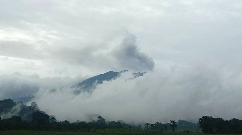 Masih Aman, Gunung Raung Meletus Semburkan Awan Panas 200-500 Meter - Suara Malang