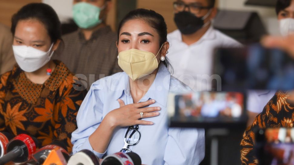 Pengacara Suami Pegang 38 Bukti Dugaan Selingkuh Nindy Ayunda Bela Diri