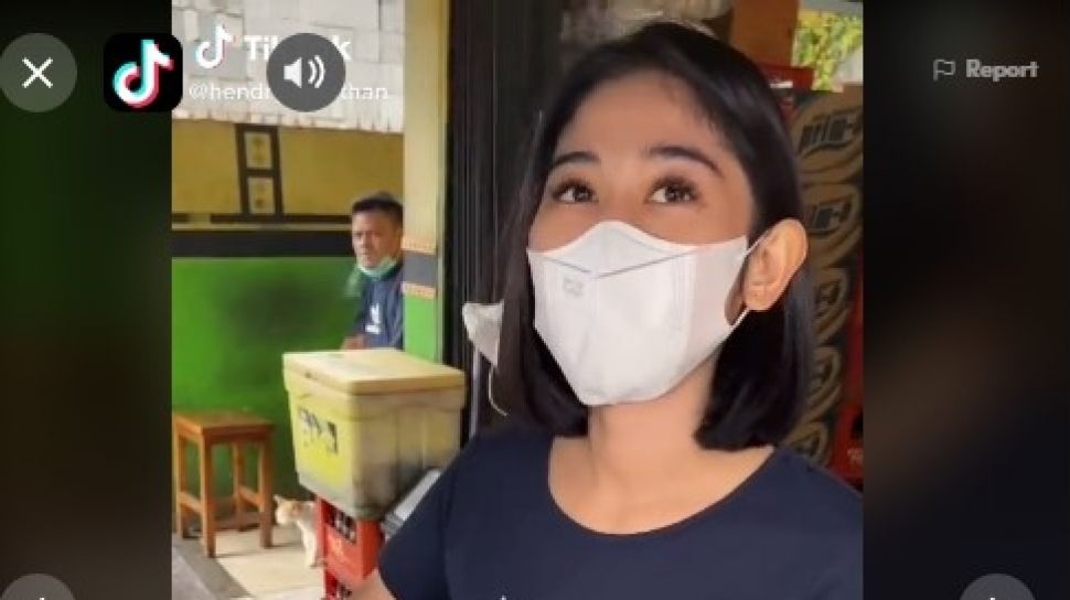 Penjual Bakso Cantik Mirip Dian Sastro Di Sentul Bogor Bernama Nur