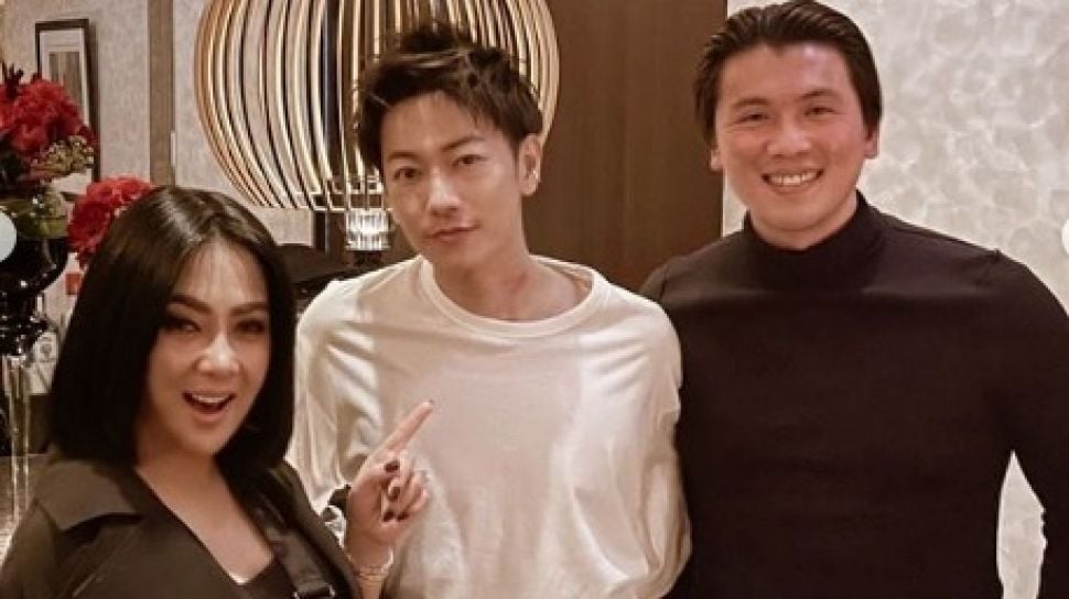 Syahrini Rayakan Ultah Pernikahan Bareng Aktor Jepang Takeru Satoh