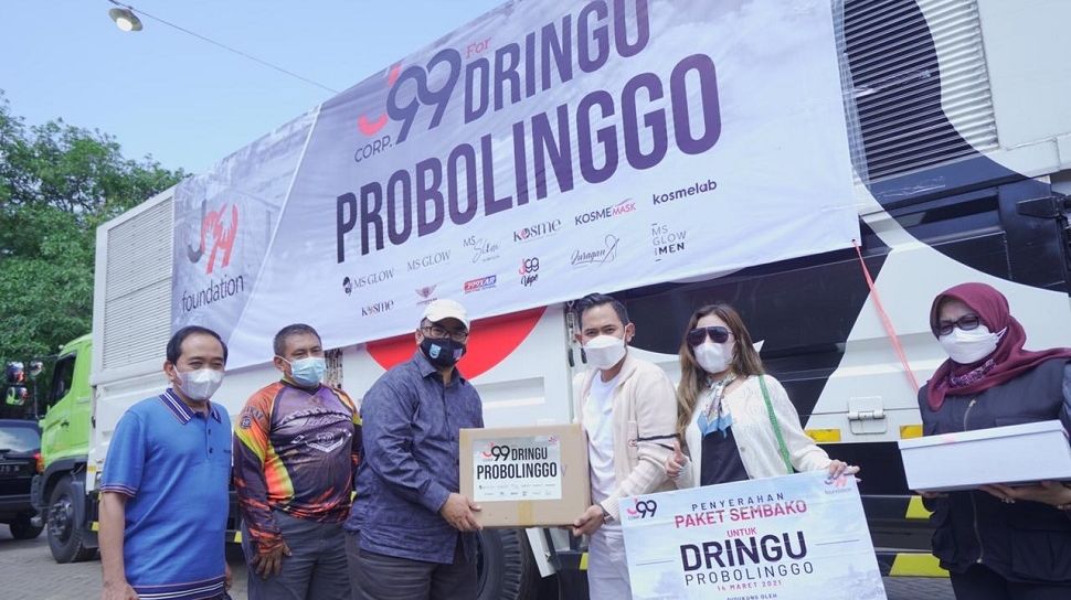 J99 Foundation Salurkan Sembako Ke Korban Banjir Dringu Probolinggo