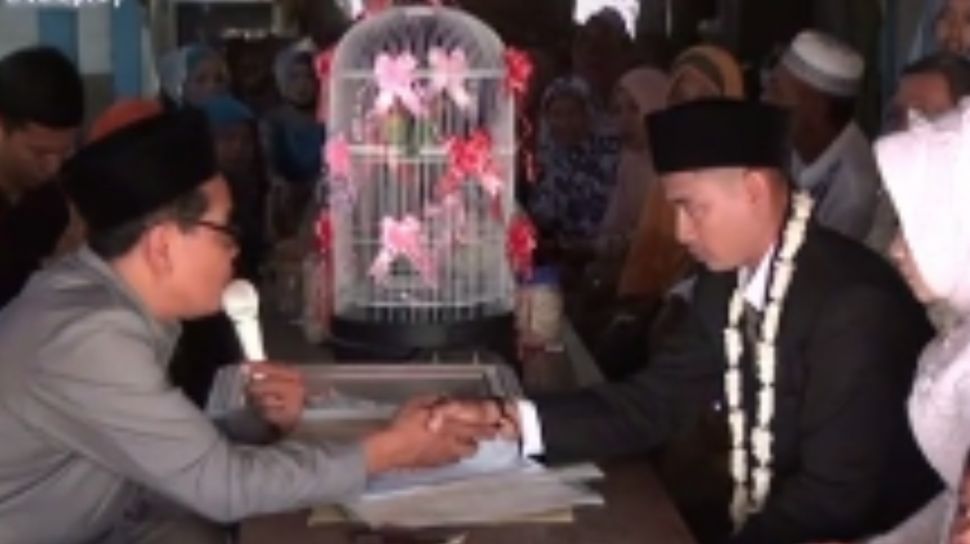 Kicau Mania Pasangan Pengantin Nikah  Mas Kawin Pakai 